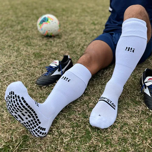 https://shop.sportsclique.com.au/wp-content/uploads/2022/10/grip-star-football-socks-white.webp